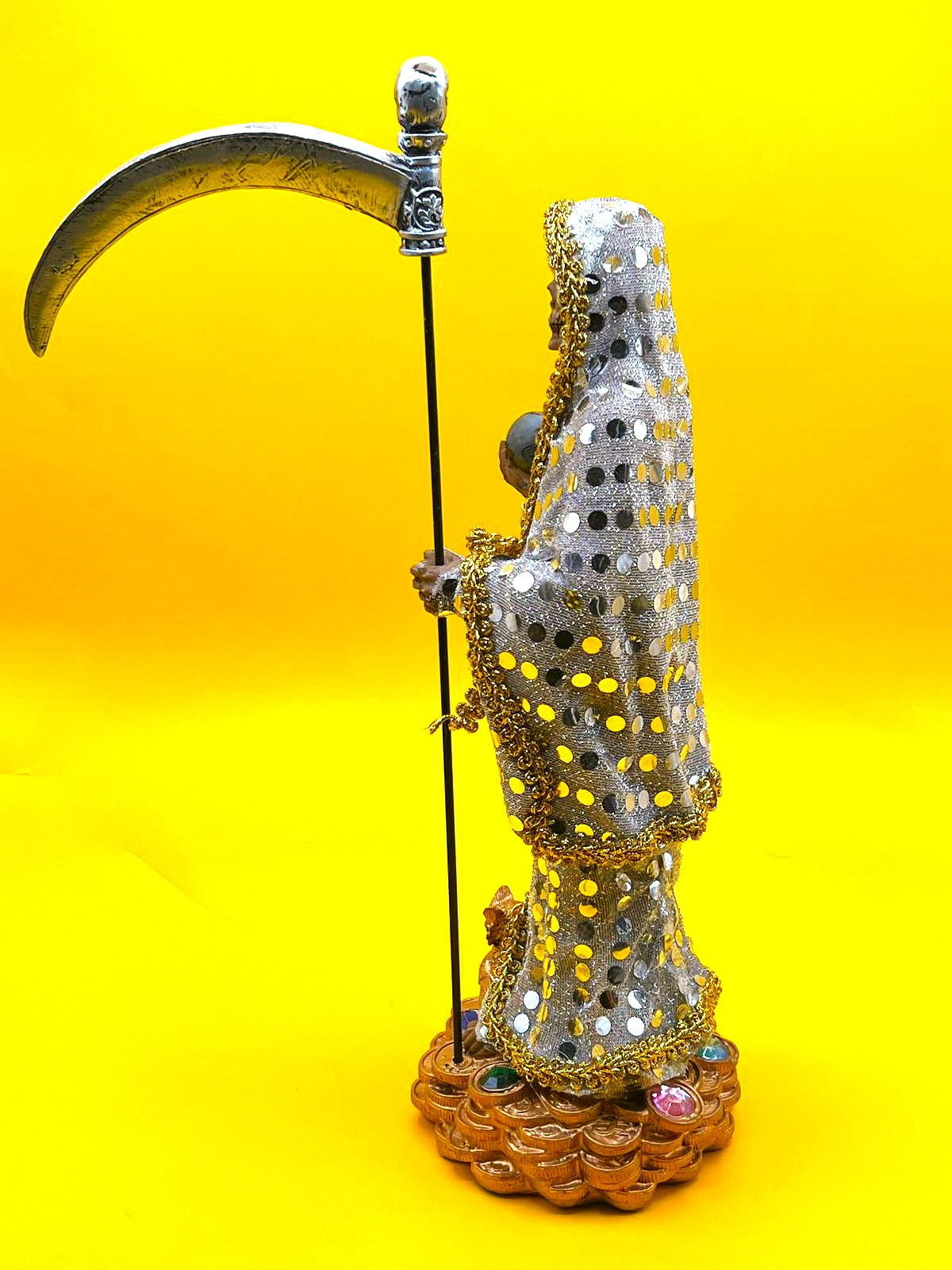 Santa Muerte Manto de Oro Cape of Gold Estatua